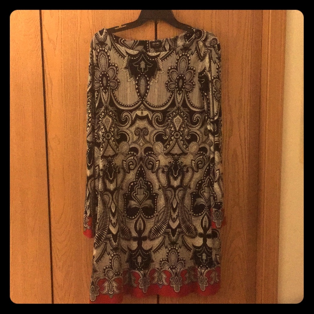 Paisley-like Black/white/red dress